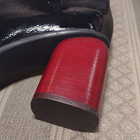 Linea Azzurra Vera Pella Parent Leather Zip Up Ankle Bootie - Picture 15 of 16